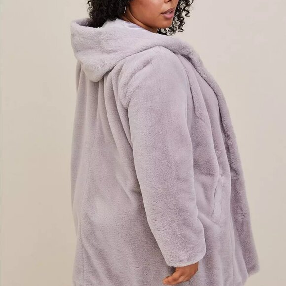TORRID Faux Fur Hooded Coat Size 3X Light Gray NEW Satin Lined Pockets Glam Chic - Picture 3 of 11